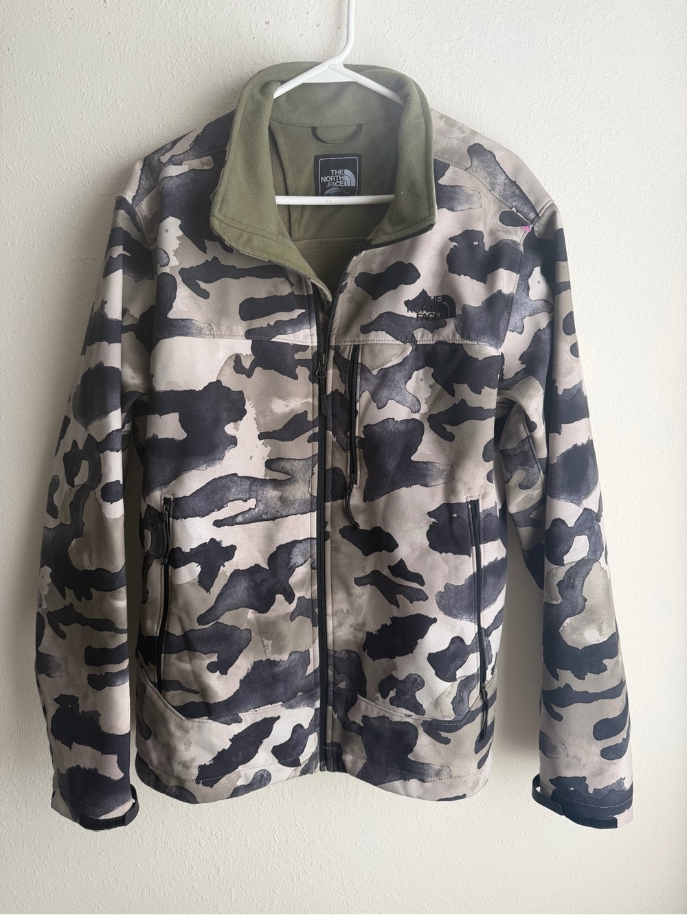 The North Face Men’s Camo Fleece Jacket in Olive and Black